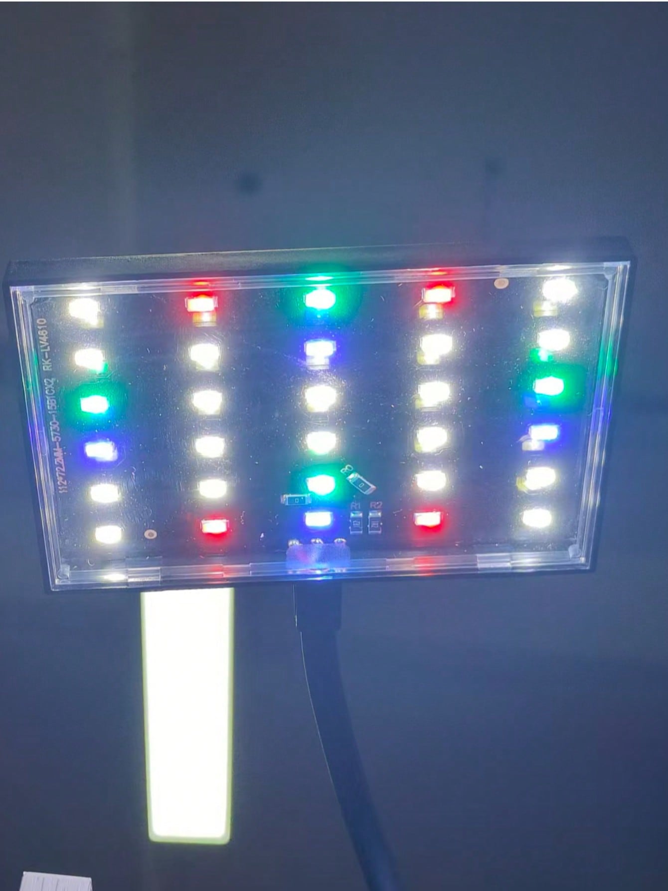 USBインターフェースのフルスペクトル水生植物育成ライト、水 - Aquarium Plant Light Spectrum のレビューと価格